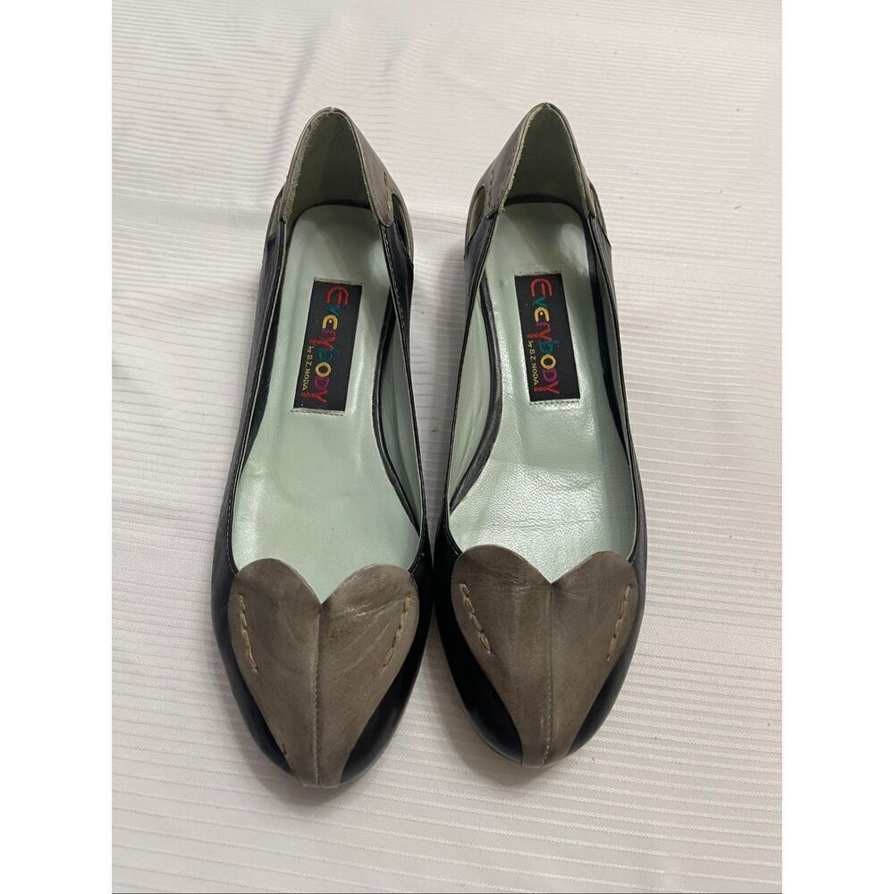 Everybody by BZ Moda Light Taupe Black Leather Low Heels Size 37.5 US 7.5 7 1/2